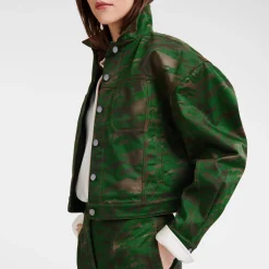 Kurze Jacke Mit Steppnähten