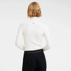 Taillierter Pullover Mit Hohem Kragen